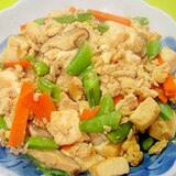 スナップエンドウとひき肉の炒り豆腐